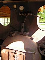 Locomotive ancienne (au chateau de Saint-Fargeau, Yonne) (18)